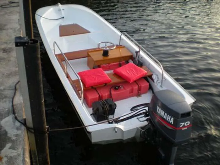 Boston Whaler 15' Sport Mahogany Wood Interior