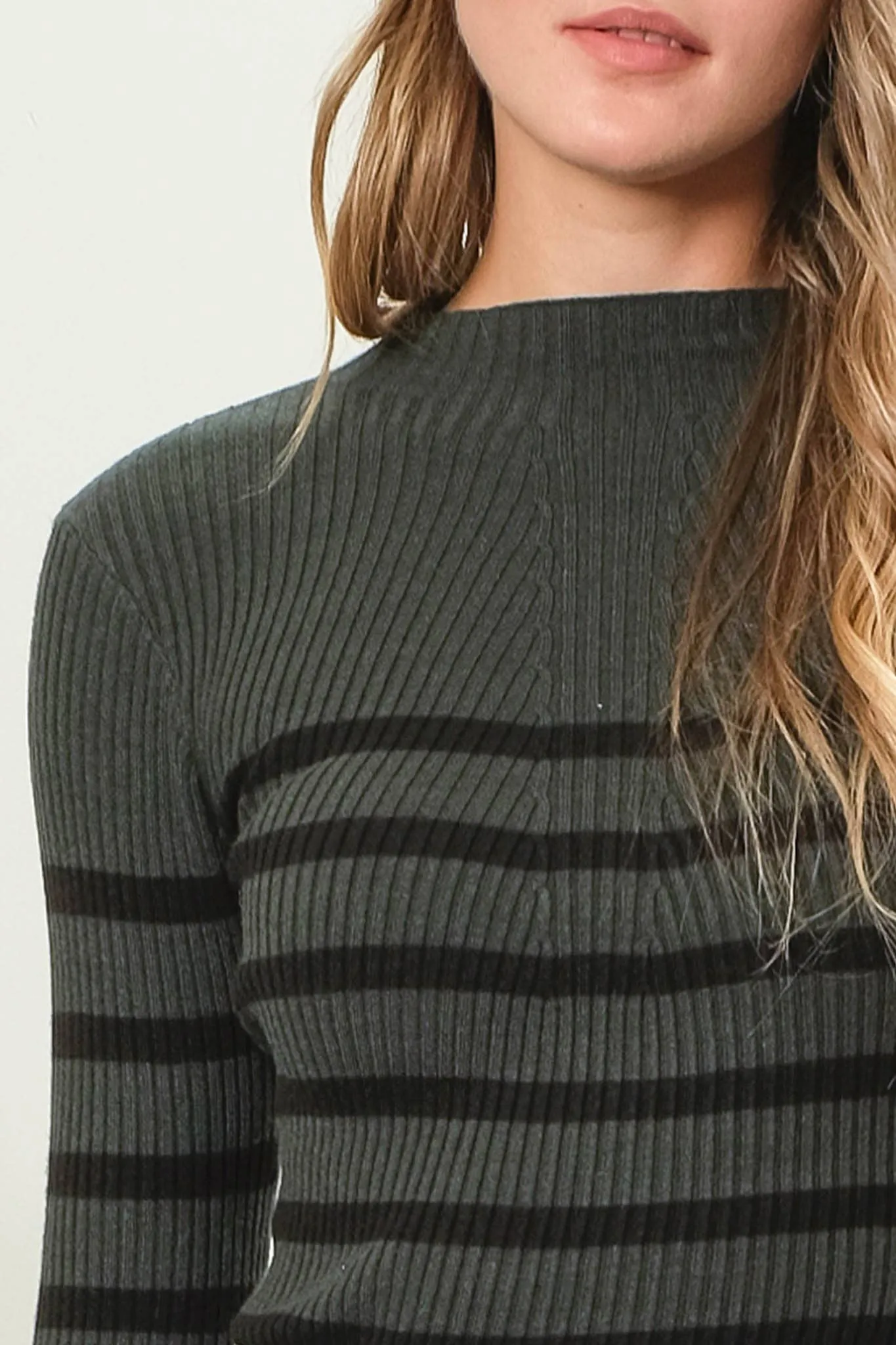 STRIPE MOCK NECK HUNTER GREEN